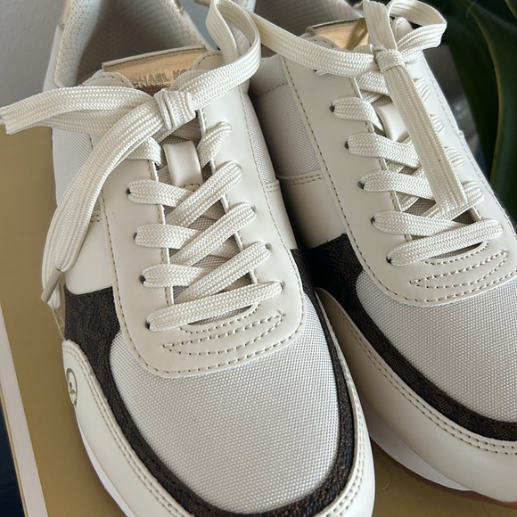 Michael Kors Andi Trainer - Picture 7 of 10